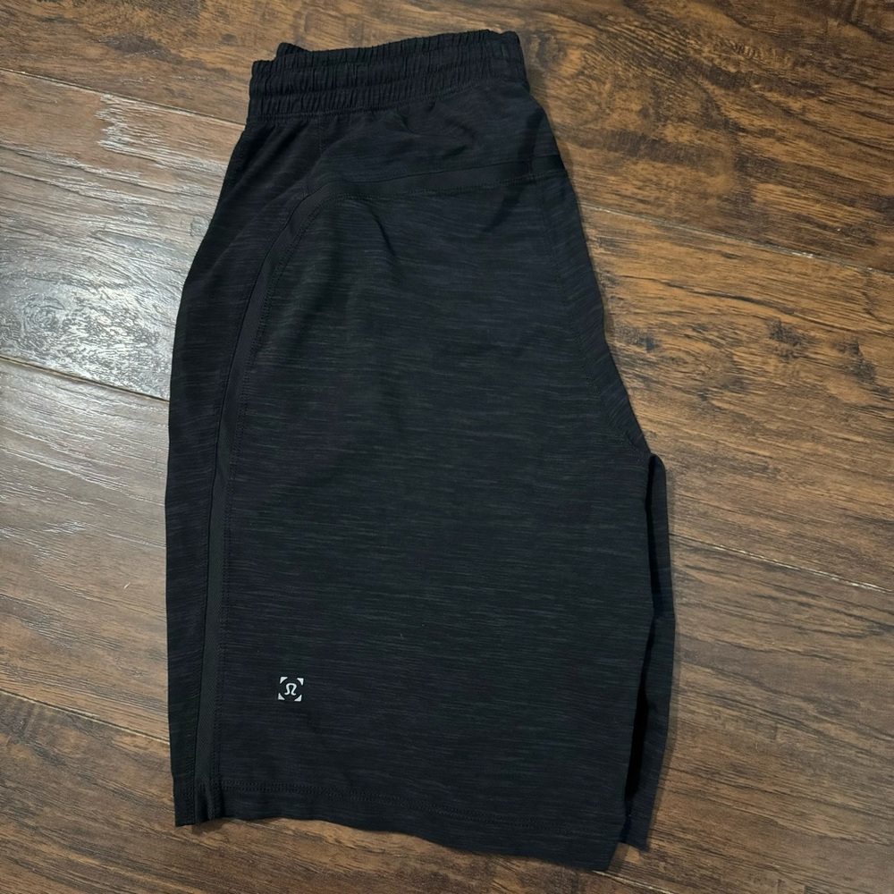 Men’s lululemon pace breaker linerless 9” shorts